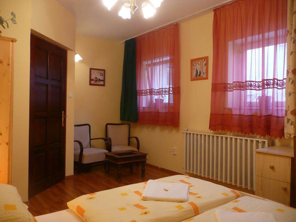 Kincses Vendeghaz Hotel Debrecen Room photo